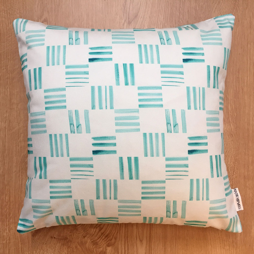 Check Aqua Cushion